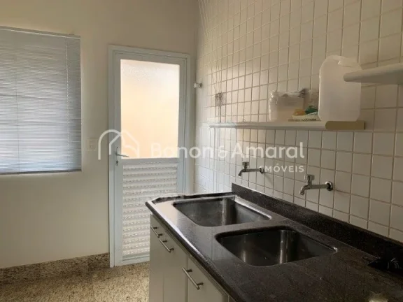 Imagem Lindo e aconchegante sobrado! No piso principal conta com um hall de entrada, uma das suítes na par...