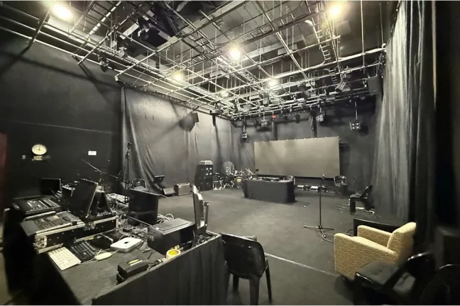 Imagem Predio comercial 4 andares, 1129m² a venda com de ESTUDIOS DE GRAVAÇÃO prontos, na Barra Olímpica