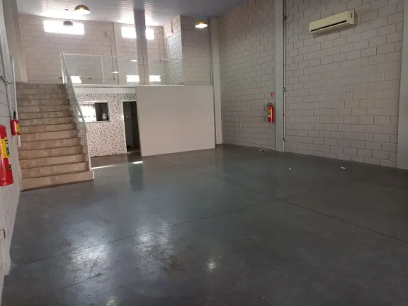Imagem Sala Comercial para Locação em Votorantim-SP, Real Parque II: 1 Sala, 2 Banheiros, 150,00m² de Área, 1 mezanino.