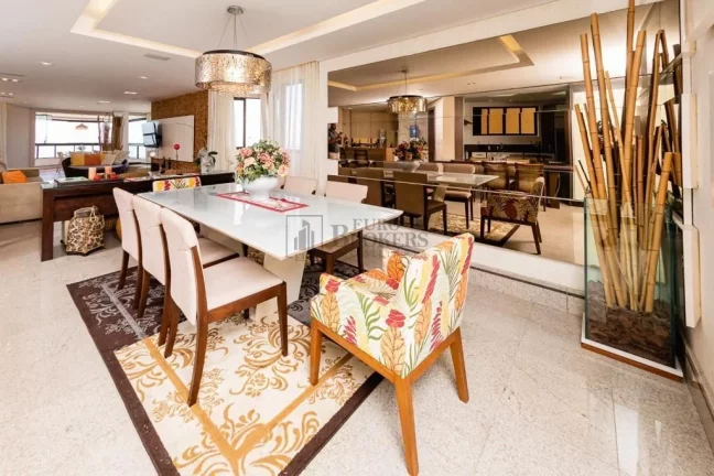 Imagem Apartamento Frente Mar com 4 dormitórios à venda no Centro de Balneário Camboriú