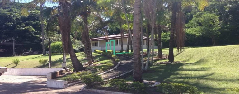 Imagem Venha passar o natal nesse paraíso em Rifaina. -Acomoda ate 40 pessoas em camas -Com 2 casas, a casa de baixo conta com 4 suítes, sendo 2 das suítes