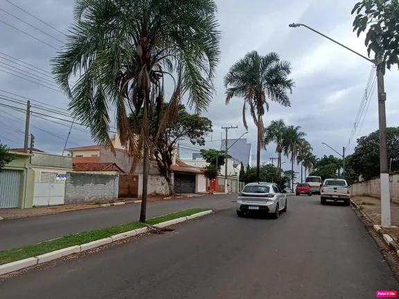 Imagem Oportunidade Única na Avenida São Carlos, Tatuí: Residência e Potencial Comercial por R$600 Mil