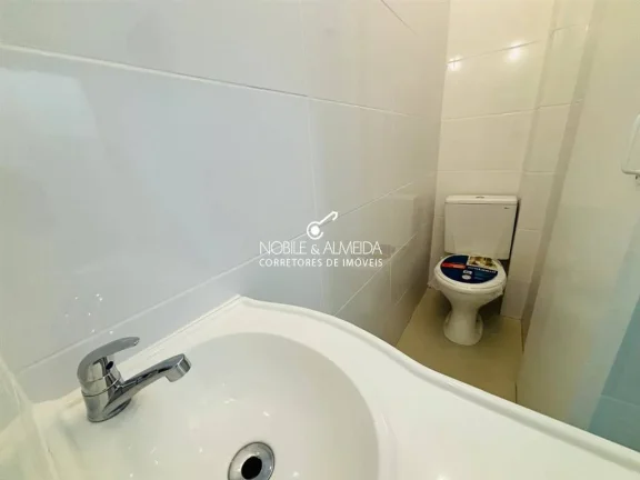 Imagem Prédio frente à orla. Apartamento finamente reformado.