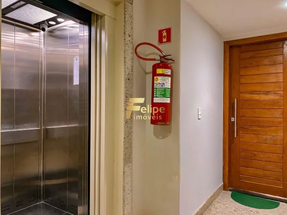 Imagem UM LINDO APARTAMENTO COM PRÉDIO NA FRENTE DA PRAIA.