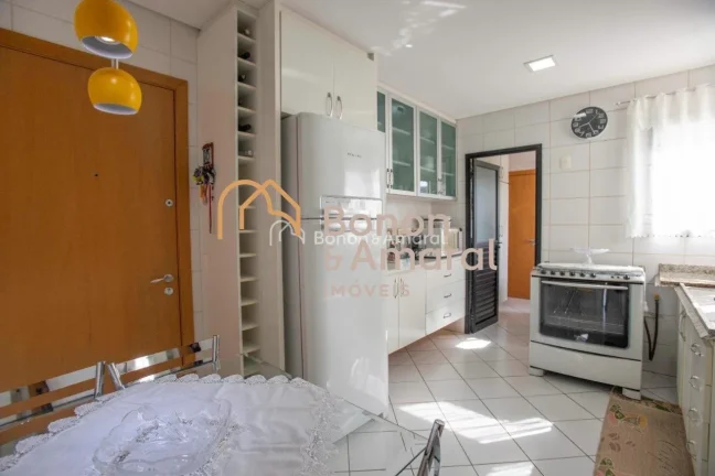 Imagem Ótimo apartamento à venda com 4 quartos, 1 suíte, varanda e 2 vagas de garagem.
Condomínio local...