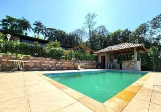 Imagem Casa de alto padrão com 178m² de área construída em terreno de 1.208m², localizada em condomín...