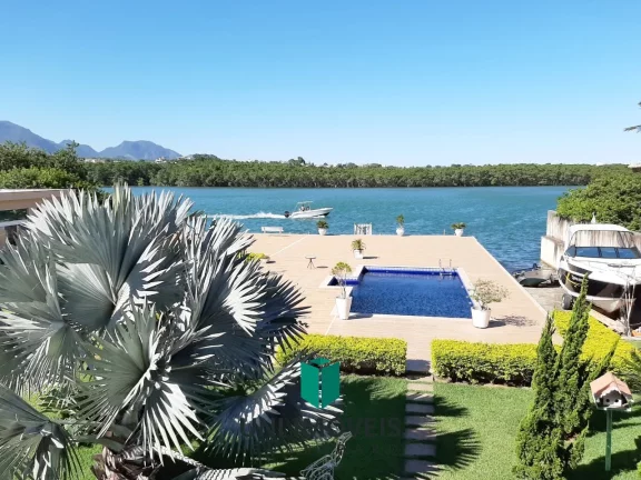 Imagem Mansão de luxo à venda no Canal de Guarapari com marina privativa, 5 suítes e lazer completo