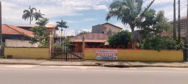 Casa Frente Avenida Comercial com Alto Potencial de Valorização