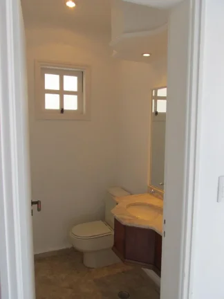 Imagem Casa no Res. Alpha 11 - 330m²
