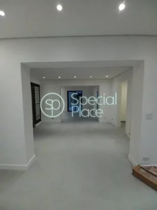 Imagem Casa totalmente reformada e redesenhada, em uma das melhores ruas da Vila Nova Conceição. Possui t...