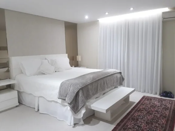 Imagem Apartamento 250 M², 3 Quartos, 3 Suítes, 5 Banheiros, 4 Vagas, Varanda, Lavabo, Piscina, Academia, Brinquedoteca, Quadra, Playground, Brinquedoteca.