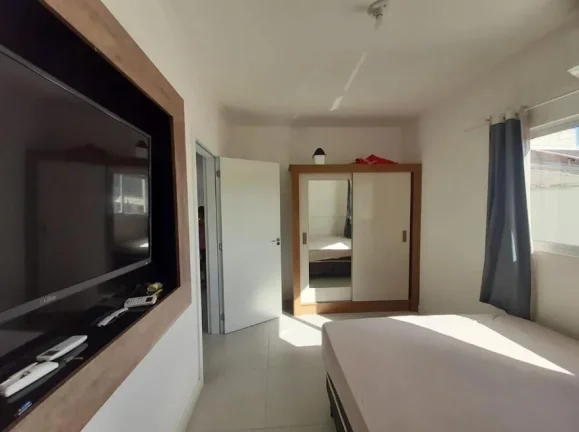 Imagem Apartamento com 1 suíte mas 1 dormitório no bairro Gravatá de Navegantes com churrasqueira a carvão e terraço a venda com Adriano Carpes Imóveis.