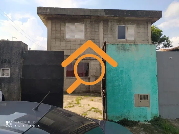 Imagem São 2 casas independentes, cada uma com 3 dormitórios e com 2 vagas de garagem. Próximo a estação de trem Varginha.