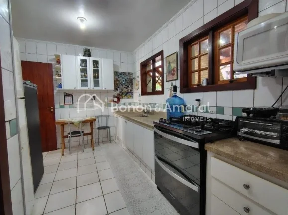 Imagem Linda casa à venda em Valinhos, situada em um condomínio tranquilo e com excelente localização. ...