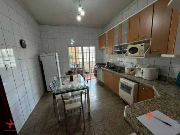 Imagem Charmoso apartamento de 3 quartos em Pinheiros, São Paulo-SP: 155,00 m²! Para reformar!