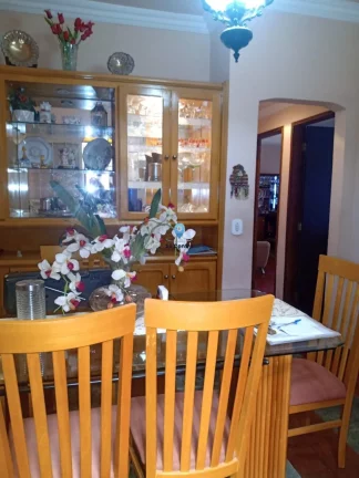 Imagem Excelente casa à venda em Contagem, localizada no bairro Parque Turistas. Possui 180m² de área to...