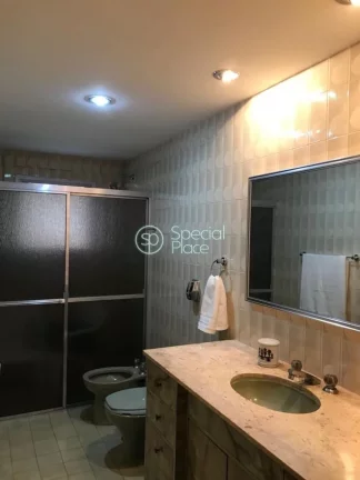 Imagem Oportunidade para reforma!!! Apartamento amplo com 180m2, 3 dormitórios ( 2 suítes ) e 2 vagas na ...