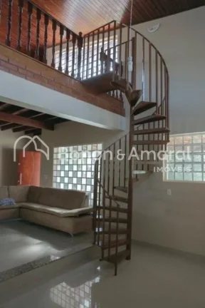 Imagem Linda chácara térrea em condomínio de chácaras, com construção nova e arquitetura moderna. A c...