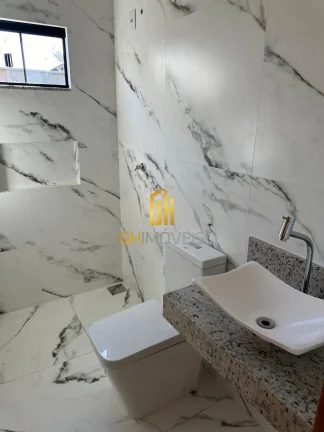 Imagem A casa possui 

- 3 quartos sendo 1 suíte 
- Sala 
- Cozinha 
- Banheiro social 
- Área Gurmet 
- ...
