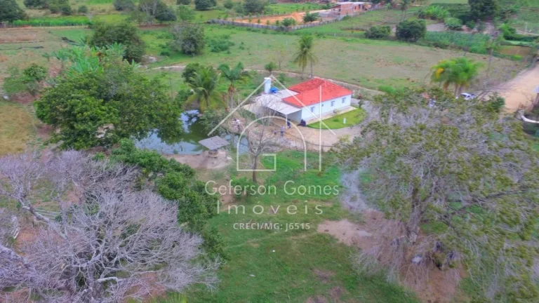 Imagem Chácara à venda Com 03 quartos - Córrego São Francisco - Mantena - MG