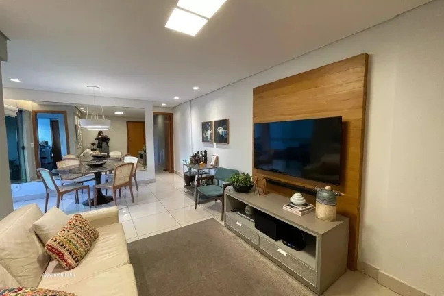 Imagem Localizado no vibrante bairro da Savassi, este apartamento oferece uma experiência de vida urbana s...