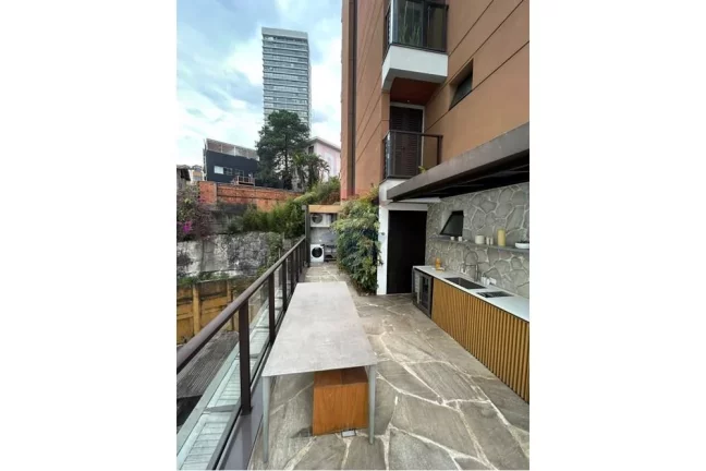 Imagem Apartamento Garden que se destaca pela localização no bairro charmoso da Vila Madalena, com 2 dormitórios, sendo 1 suite, 2 banheiros e 1 vaga .