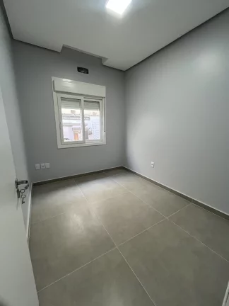 Imagem Casa de 3 quartos sendo um suine no Bosque dos Ipes