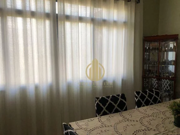 Imagem Casa três dormitórios com edícula