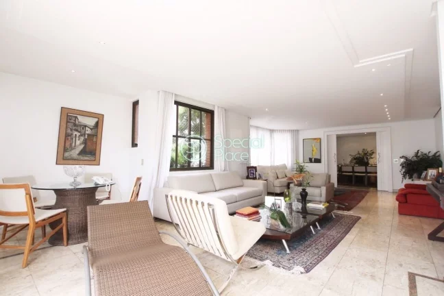 Imagem Excelente cobertura duplex, com 450m². Piso inferior com amplo living muito iluminado, home theater...