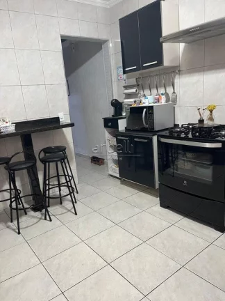 Imagem Sobrado com 100 M², sendo 84 M² de área útil, com 2 dormitórios, 2 banheiros, 1 lavabo, sala, c...