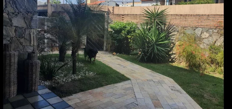 Imagem Casa à venda em rua pública no bairro Coroa do Meio