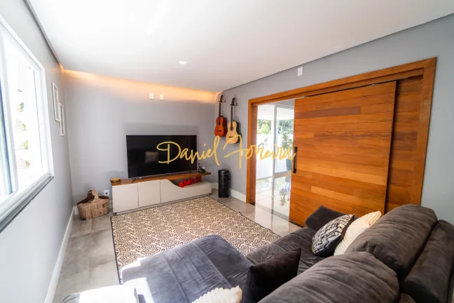 Imagem Casa Moderna com Vista para as Montanhas no Condomínio Santa Monica