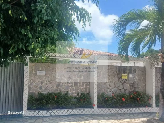Imagem Vendo Casa com 159 m², 3 quartos s/ 1 suíte + DCE, sala p/ 2 ambientes, piscina e 3 vagas