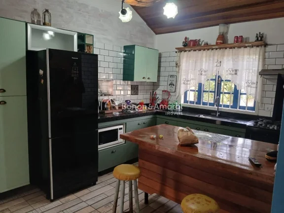 Imagem Esta chácara é o refúgio ideal para quem busca tranquilidade sem abrir mão do conforto. Com trê...