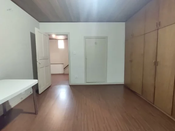 Imagem Excelente Casa ( Sobrado) na Vila Madalena para modernização em terreno de 550m²