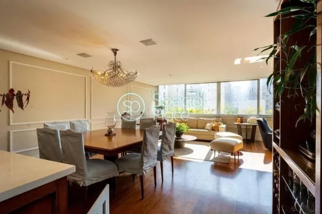 Imagem Apartamento com 207m² em um simpático prédio, em uma das ruas mais charmosa do Jardim Paulista. L...
