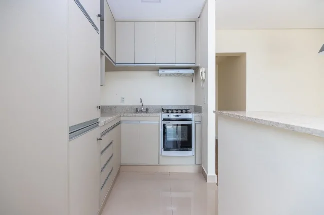 Imagem Apartamento 72M², 2Q, 1 Suíte, 2 Banheiros, 2 Vagas, Academia, Piscina, Churrasqueira, Piscina Aquecida e Coberta, Quadra Squash, Cinema, SPA, Gerador