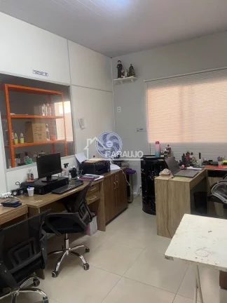 Imagem Casa para locação em Sorocaba-SP - 2 suítes, estrutura comercial e 3 vagas!