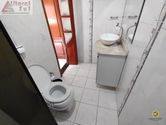 Imagem Imperdível Casa para Locação na Aviação, Praia Grande-SP: 3 Quartos, 3 Suítes, 1 Sala, 5 Banheiros e 5 Vagas de Garagem!