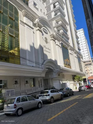 Alto Padrão para Venda em Itapema, meia praia, 4 dormitórios, 4 suítes, 5 banheiros, 3 vagas