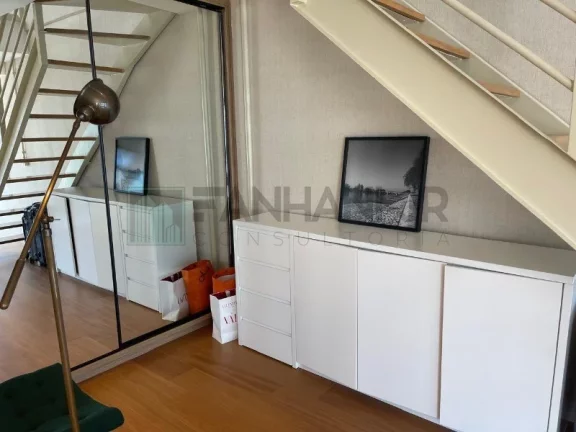 Imagem Venha se encantar com esta incrível cobertura/loft moderna, localizada em um dos bairros mais nobres de São Paulo, no Jardins! Com um design sofisti