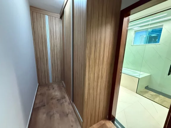 Imagem Casa à venda em Vitória da Conquista-BA, no bairro Felícia: 3 quartos, 1 suíte, 1 sala, 2 banheiros, 4 vagas de garagem, 123m².