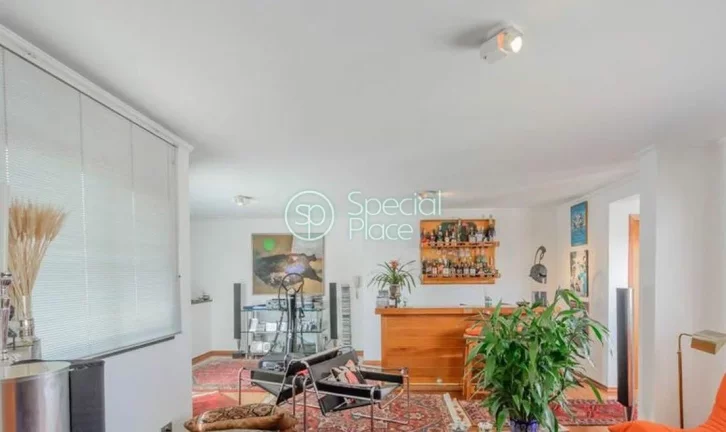 Imagem Cobertura super espaçosa com 432m2, 5 dormitórios ( 2 suítes ) e 4 vagas na garagem. No primeiro ...
