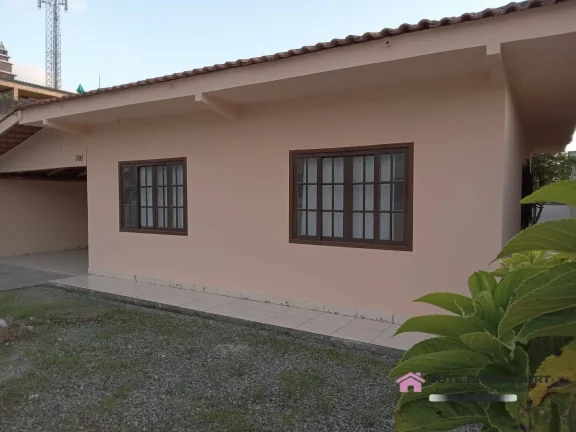Imagem Excelente Casa em Alvenaria no Bairro Salinas- Balneário Barra do Sul-SC