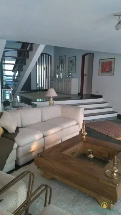 Imagem Casa com 5 suítes amplas, em Vila Fechada segurança 24h