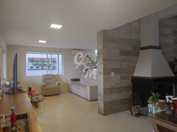 Imagem Excelente Casa em Condomínio Fechado