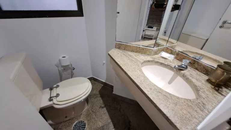 Imagem APARTAMENTO DUPLEX COM EXCELENTE VISTA PARA O MAR, À 40 METROS DA PRAIA NA PITANGUEIRAS.