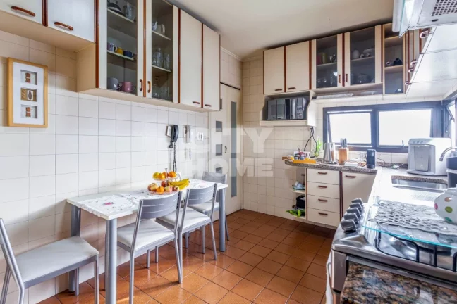 Imagem Apartamento de 127m², Alto de Pinheiros, com quatro dormitórios, sendo duas suítes, hall, lavabo,...