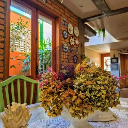 Imagem Imperdível: Casa à venda em São Paulo - SP, na Vila Pompéia, com 2 quartos, 1 suíte, 3 salas, 3 banheiros, 1 vaga de garagem e 120m².