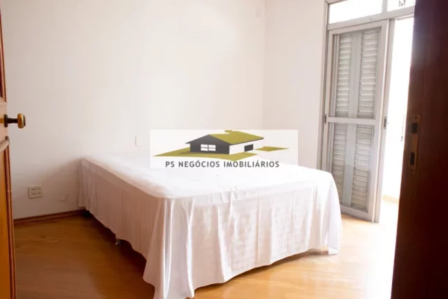 Imagem Sobrado para venda com 6 vagas